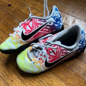 Indoor soccer shoe